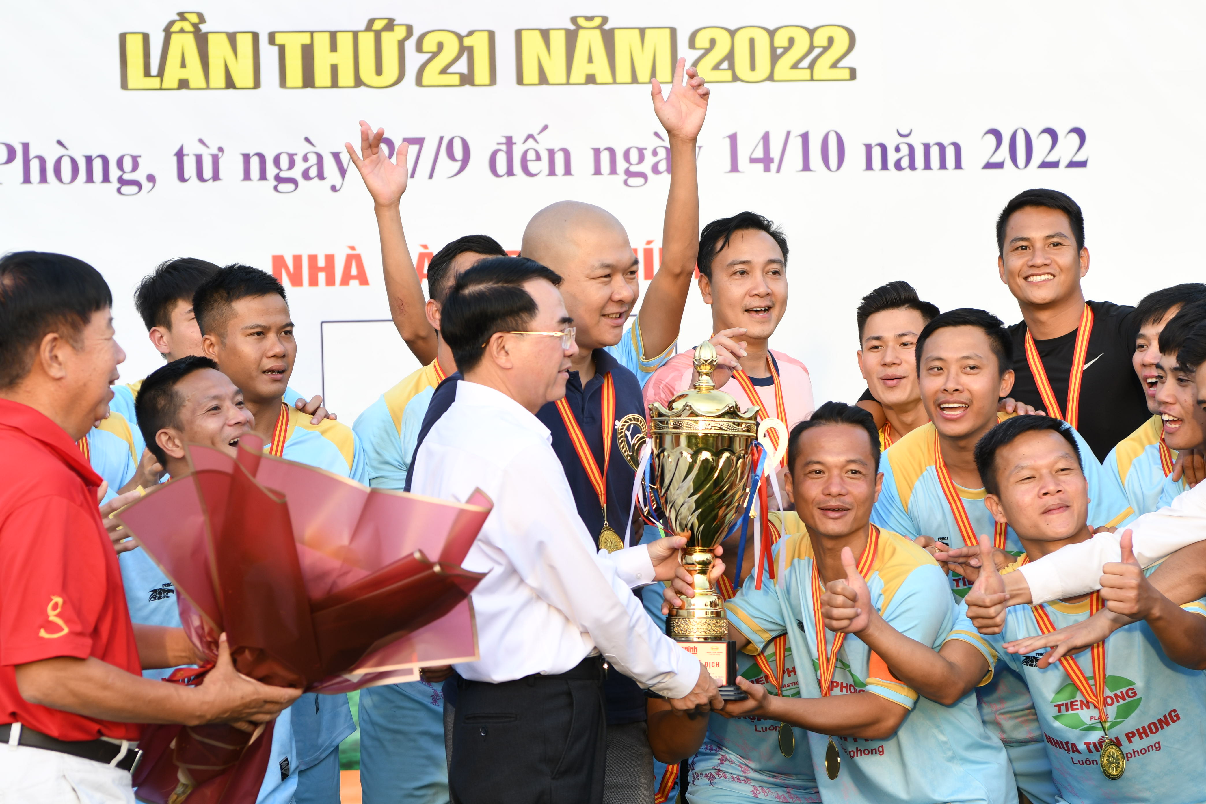 Bế mạc giải bóng đá vô địch các CLB thành phố cúp Chuyên đề An ninh Hải Phòng- Nhựa Tiền Phong lần thứ 21 năm 2022